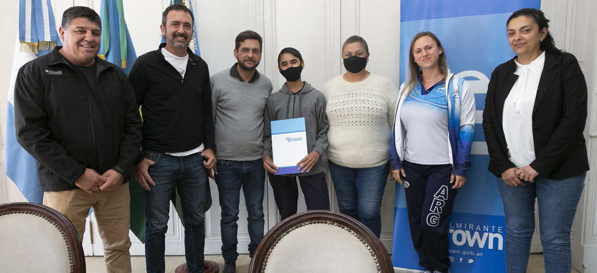 El Municipio acompaña a jóvenes deportistas brownianos